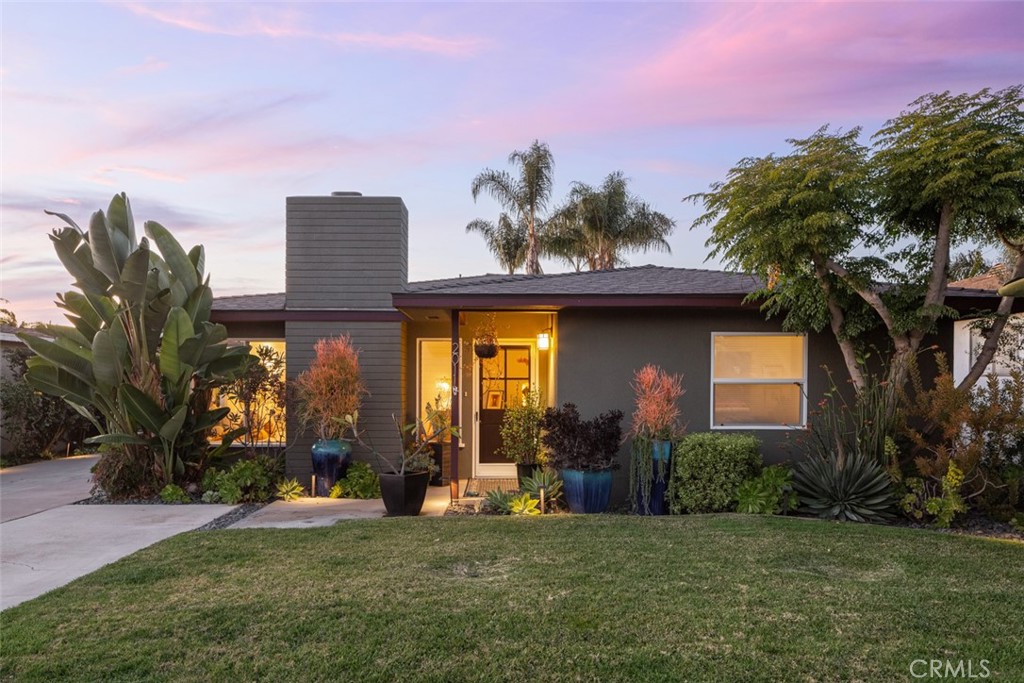 2011 Tustin Avenue