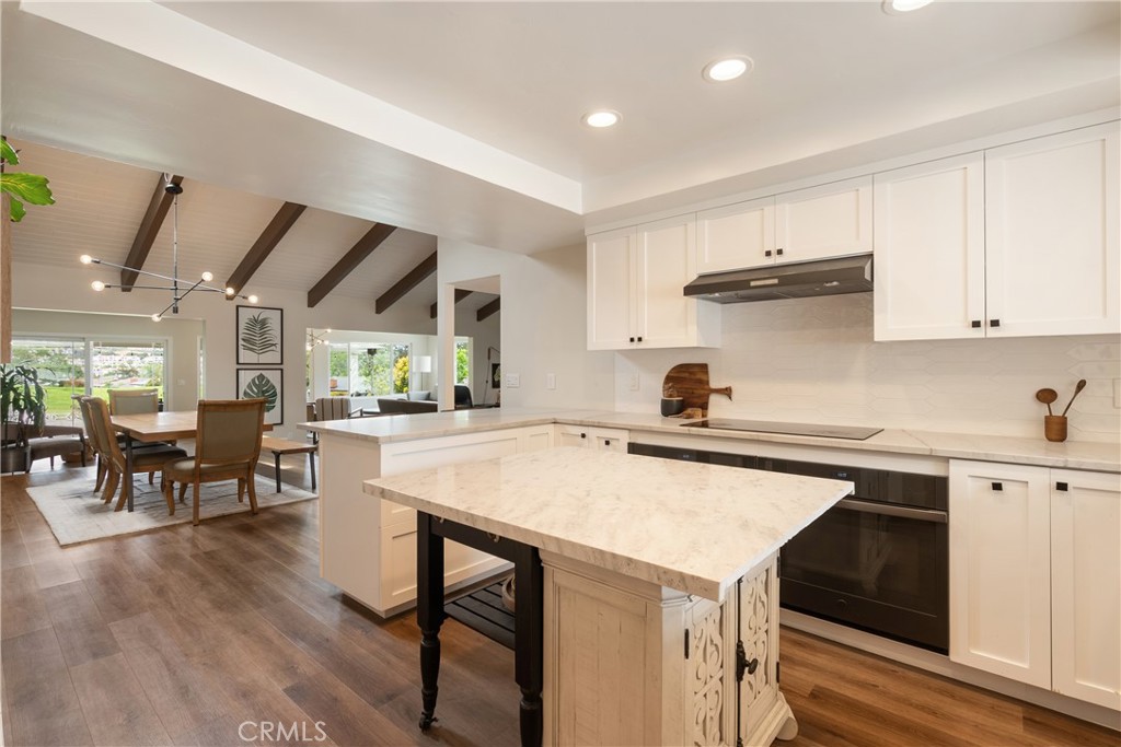 1327 San Julian