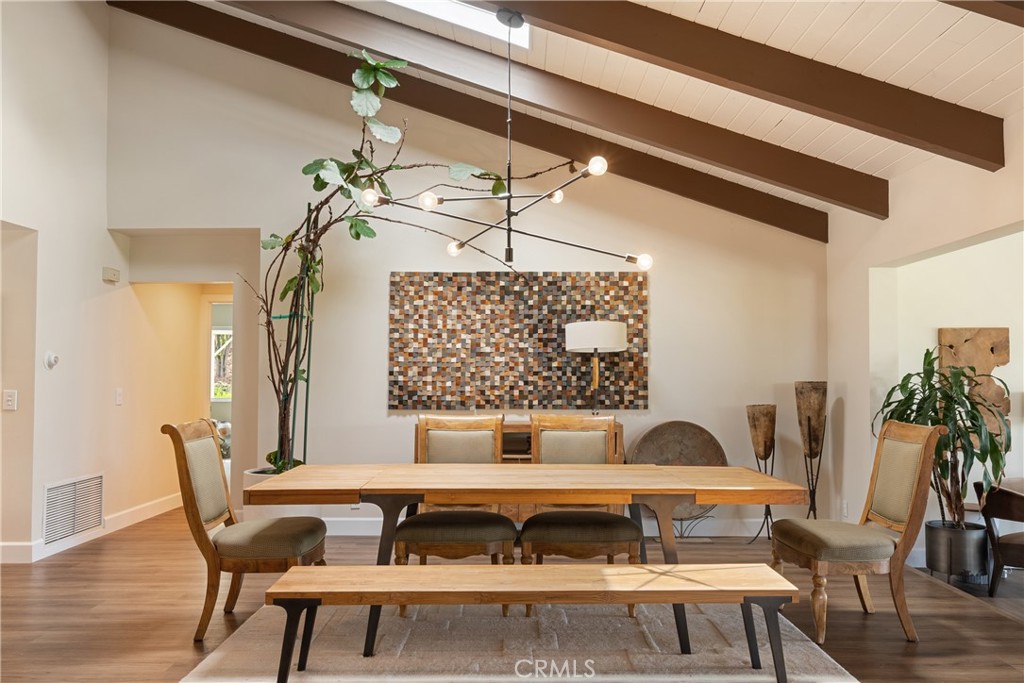 1327 San Julian