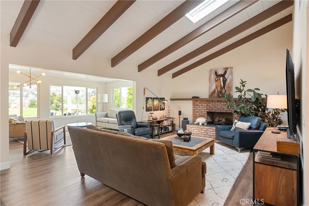 1327 San Julian