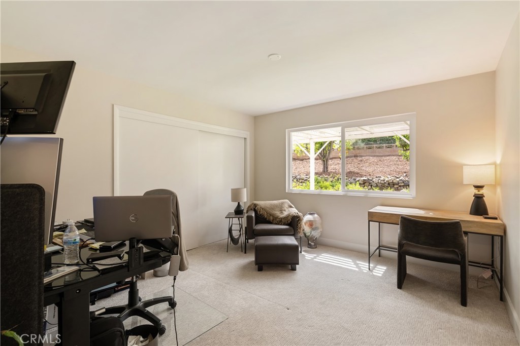 1327 San Julian