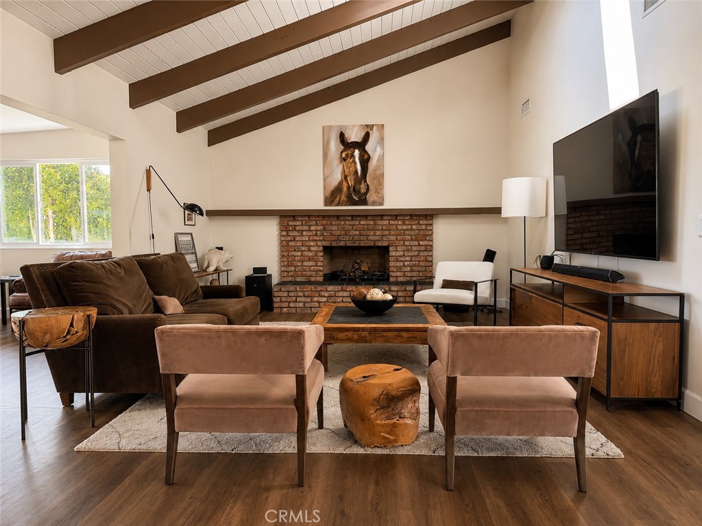 1327 San Julian