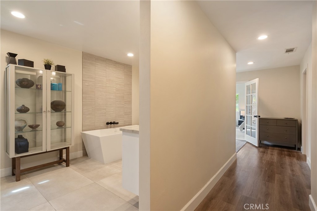 1327 San Julian