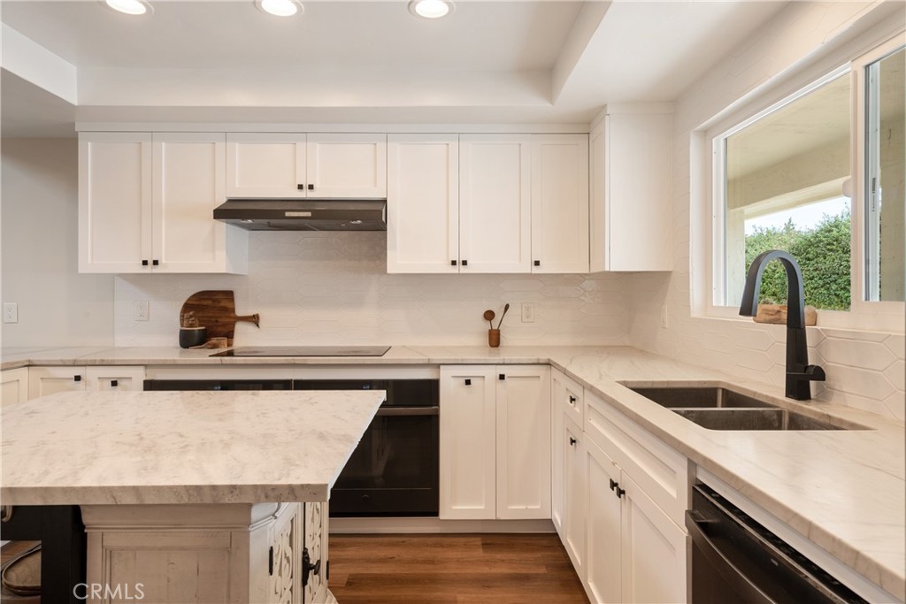1327 San Julian