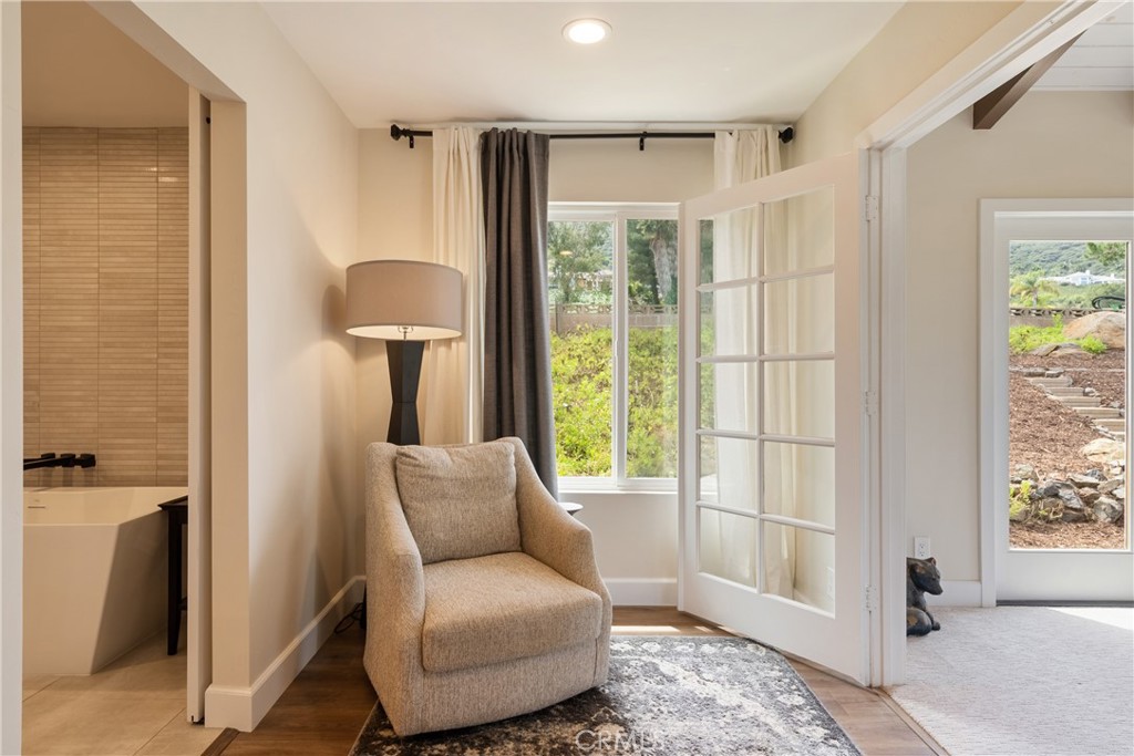 1327 San Julian