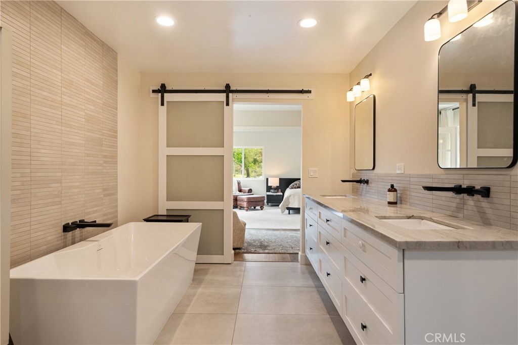 1327 San Julian