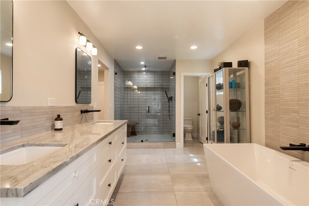 1327 San Julian