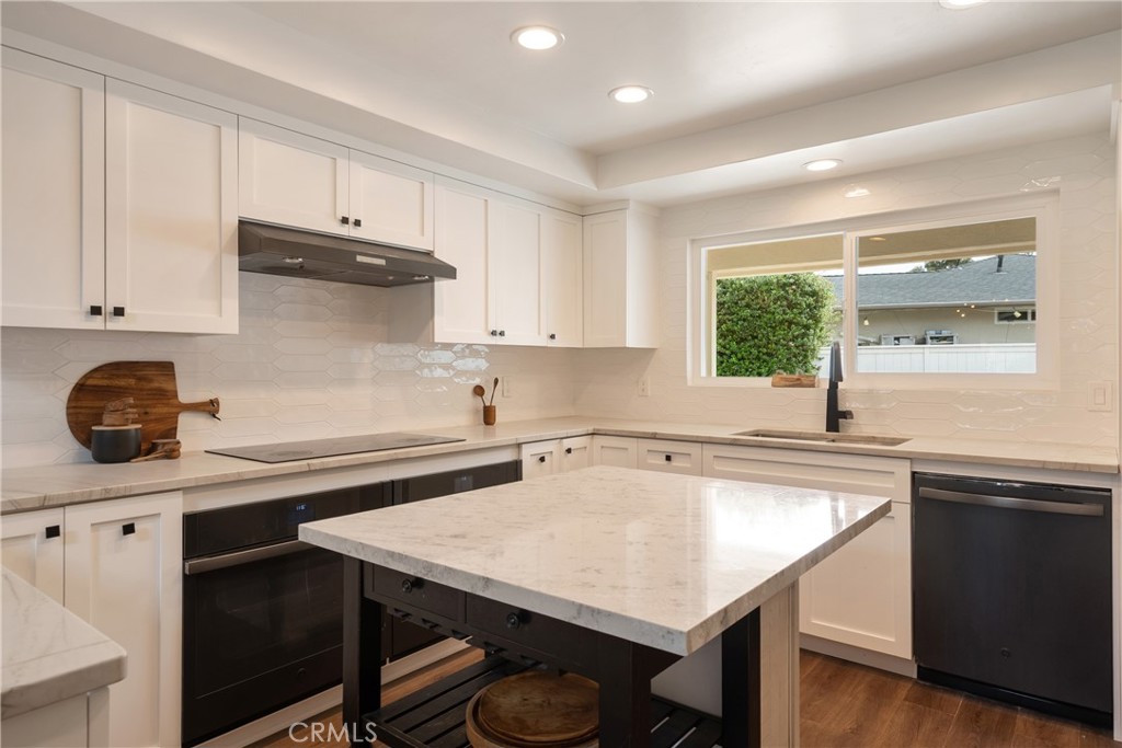 1327 San Julian