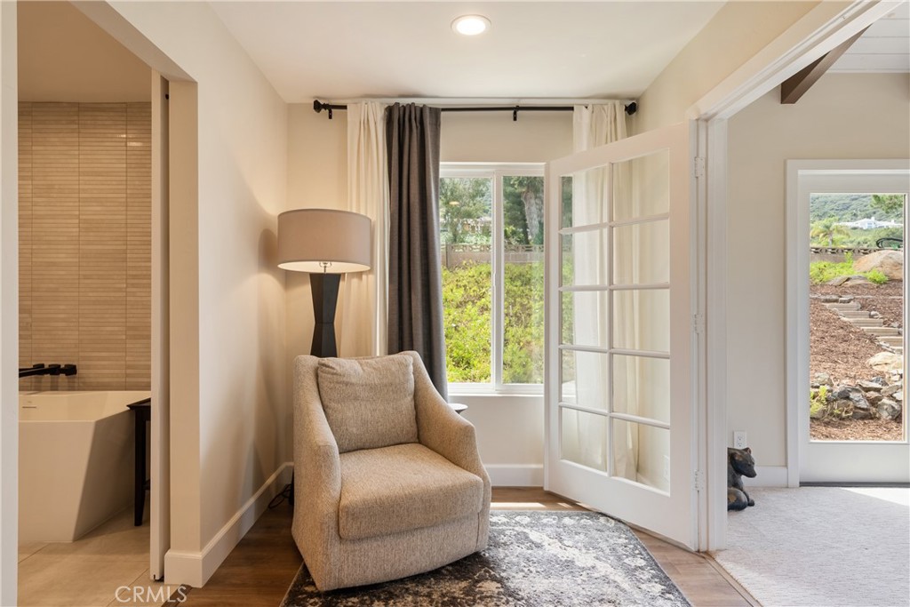1327 San Julian