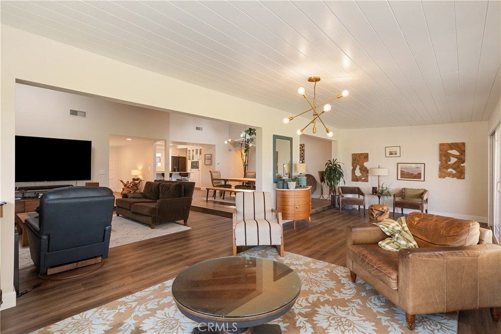 1327 San Julian
