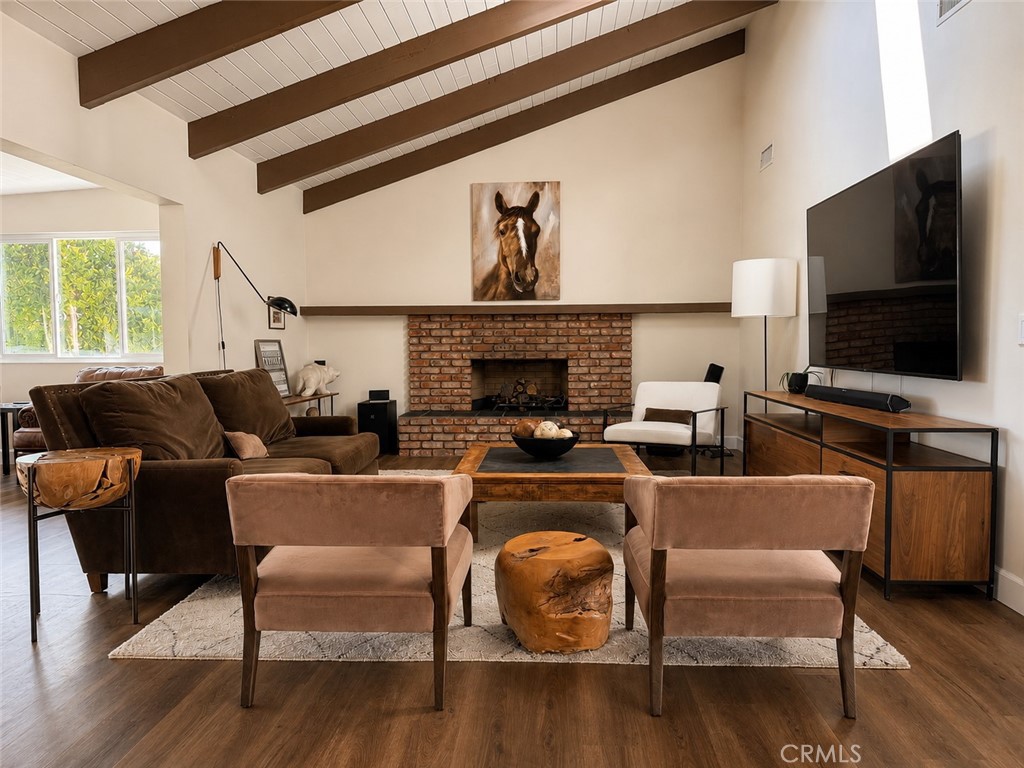 1327 San Julian