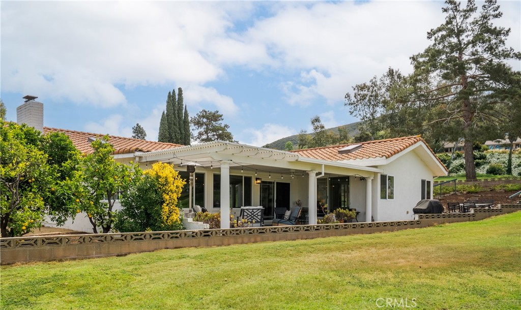 1327 San Julian