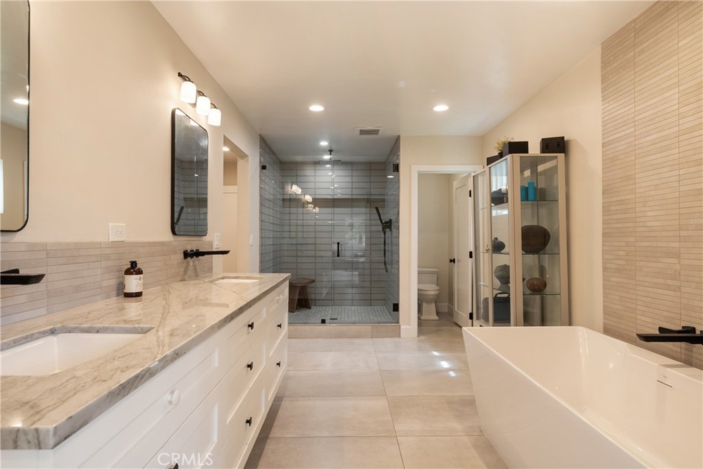 1327 San Julian