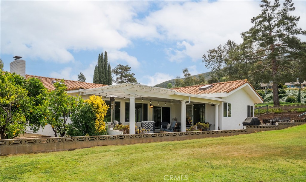 1327 San Julian