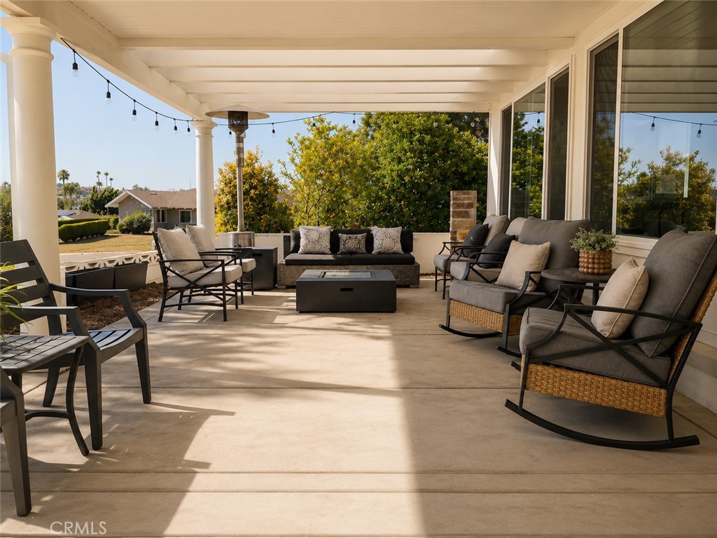 1327 San Julian