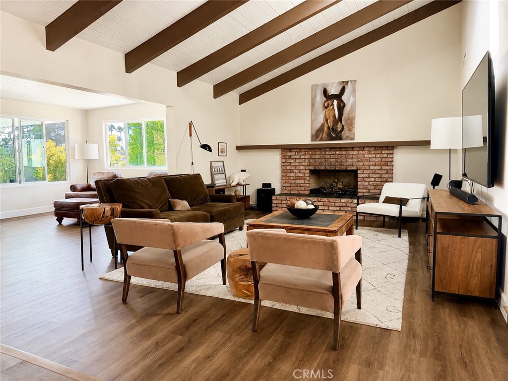 1327 San Julian