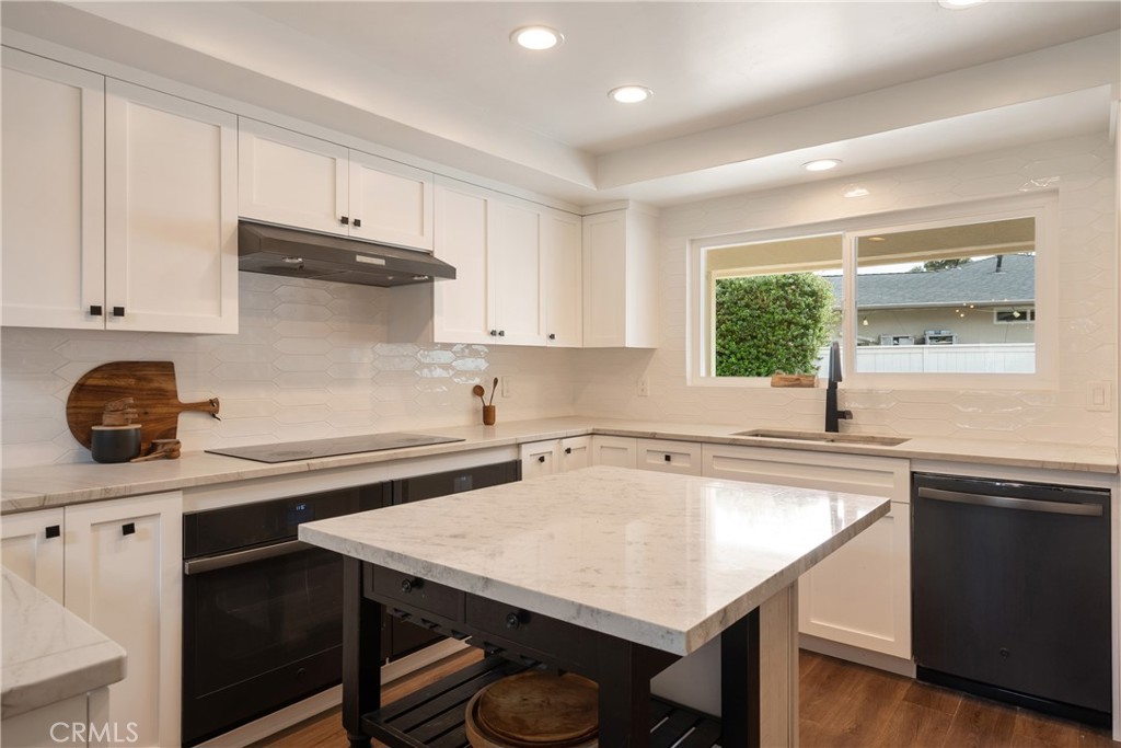 1327 San Julian