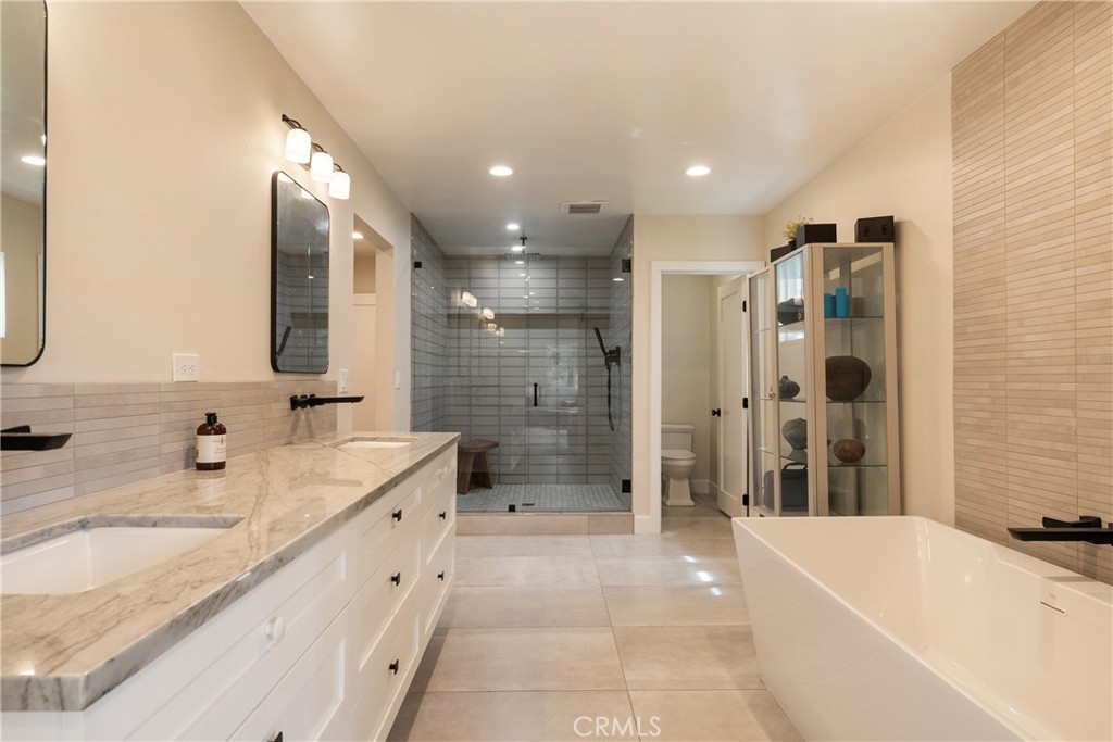 1327 San Julian