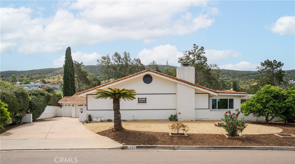 1327 San Julian