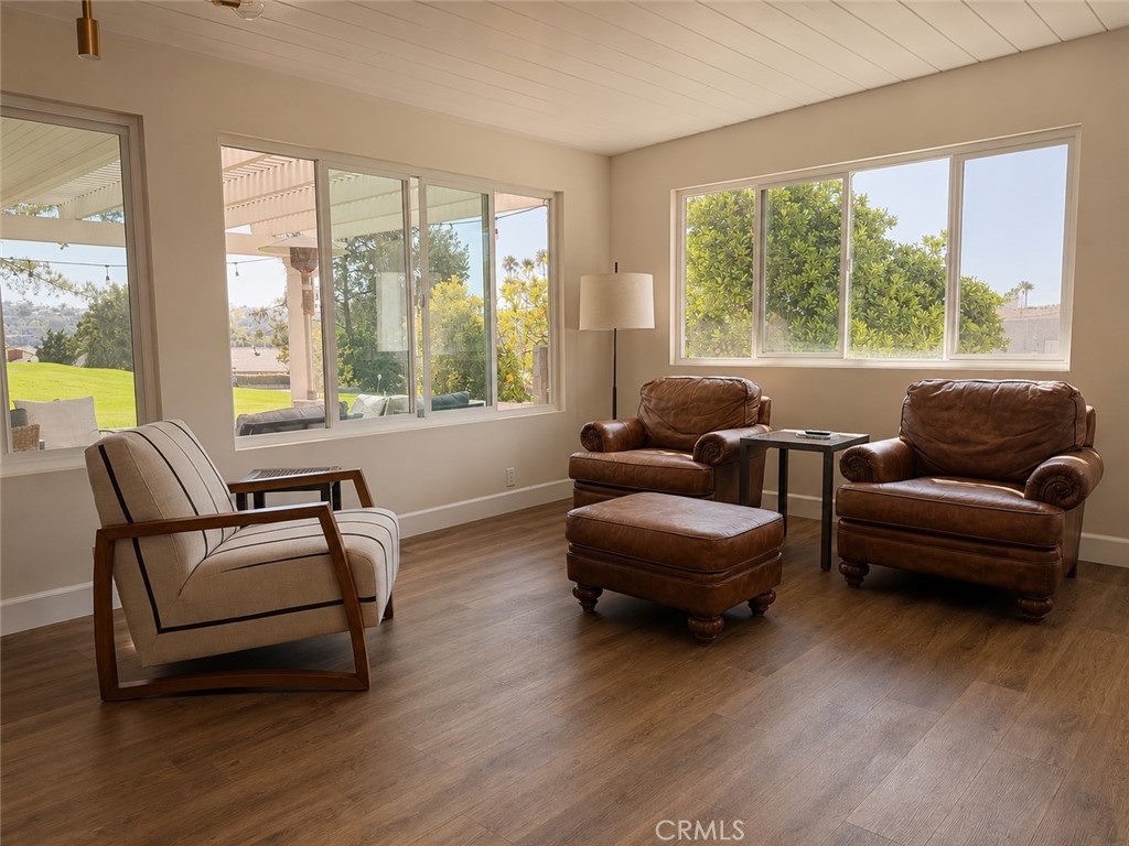1327 San Julian