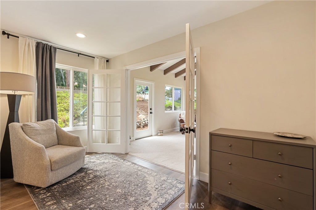 1327 San Julian