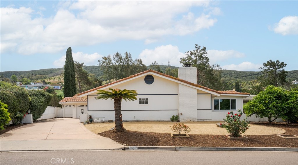 1327 San Julian