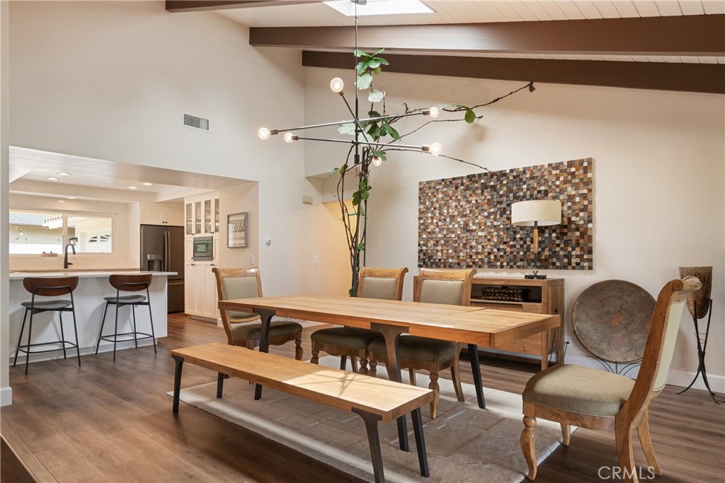 1327 San Julian
