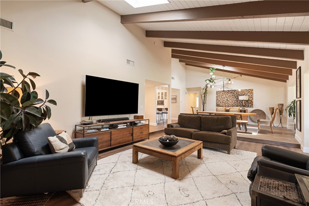 1327 San Julian