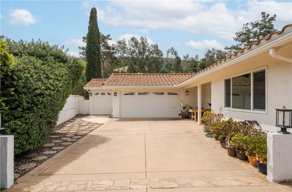 1327 San Julian
