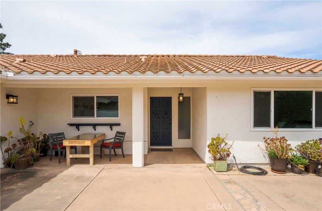 1327 San Julian