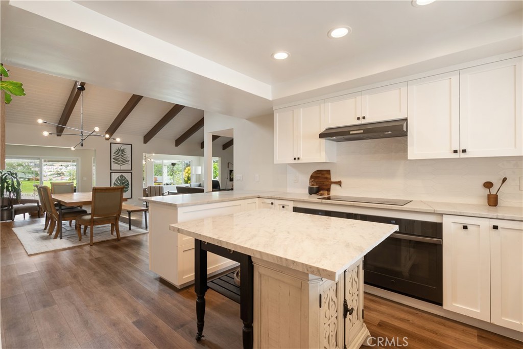 1327 San Julian
