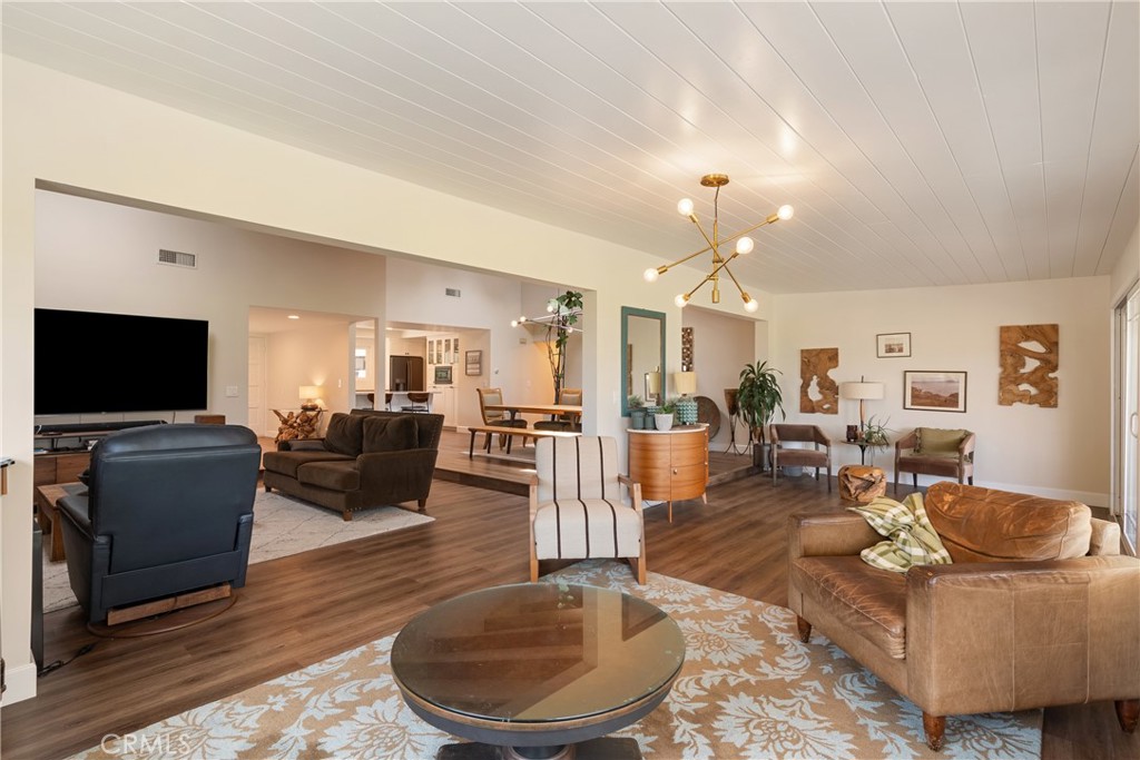 1327 San Julian
