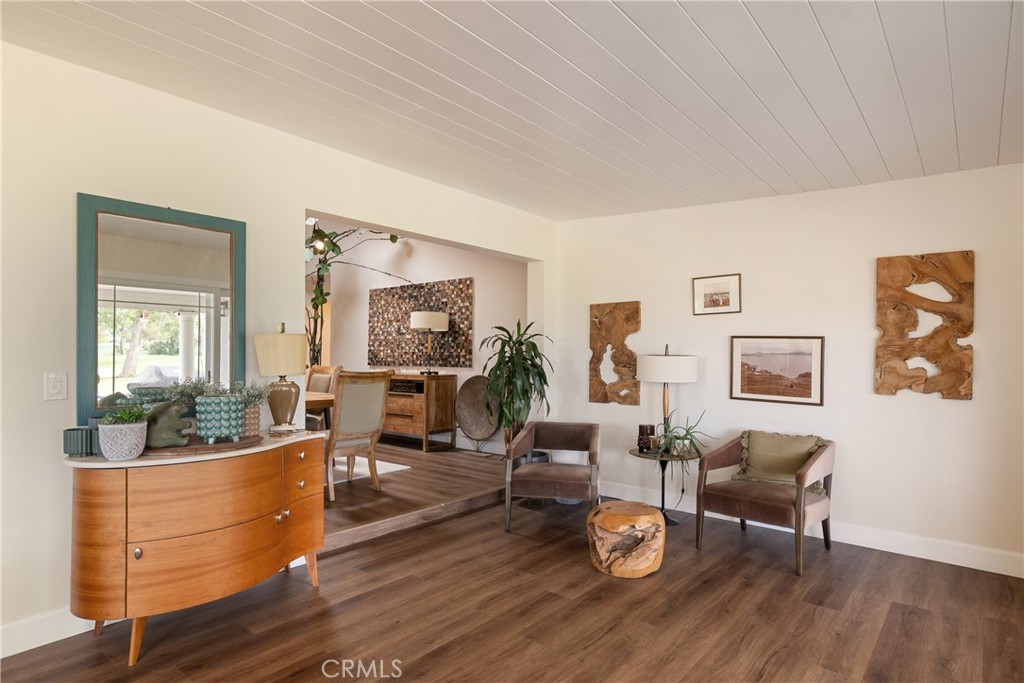 1327 San Julian