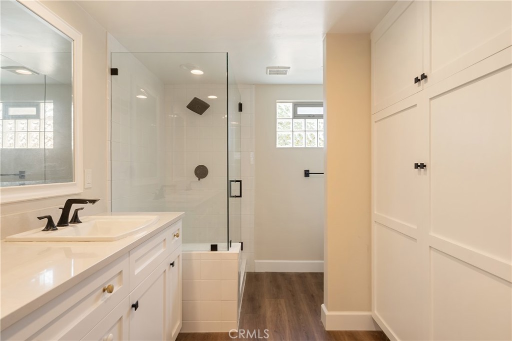 1327 San Julian
