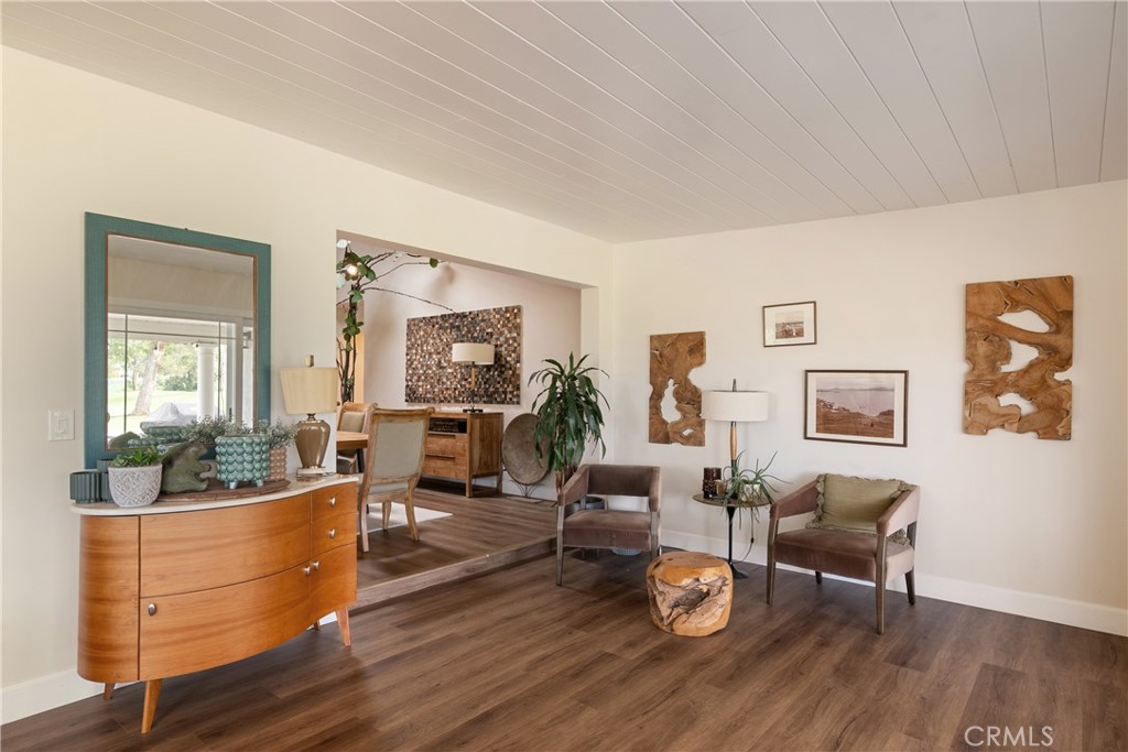 1327 San Julian