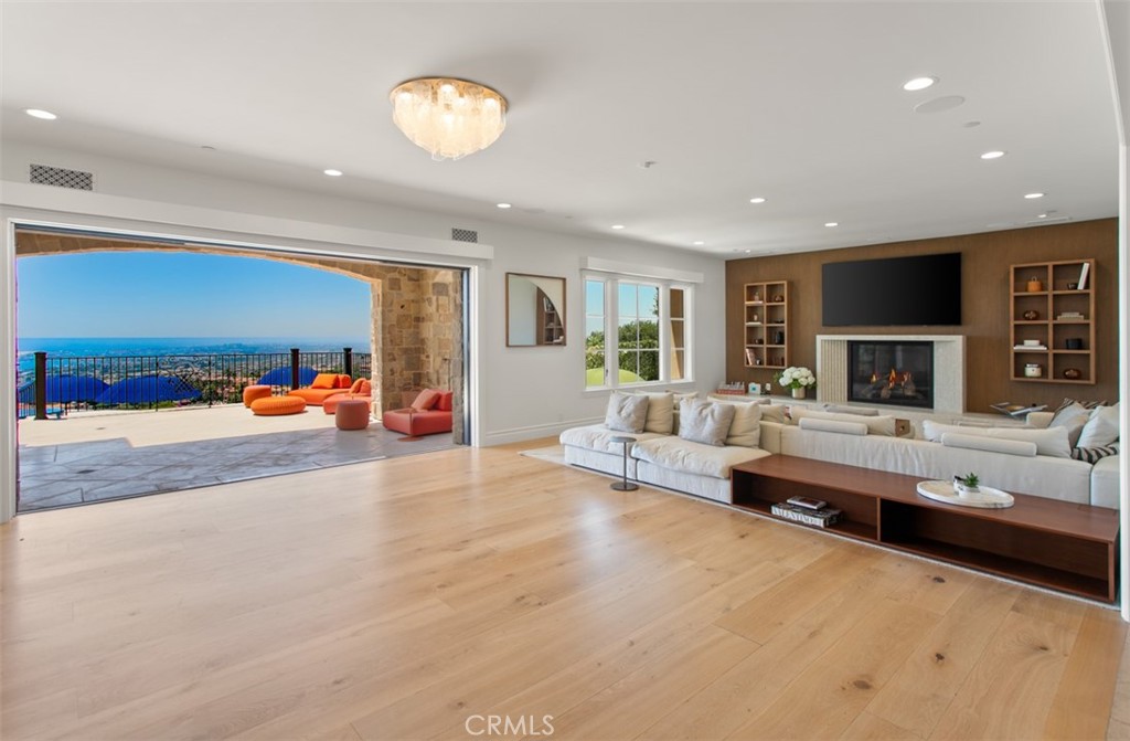 9 Pelican Crest Drive