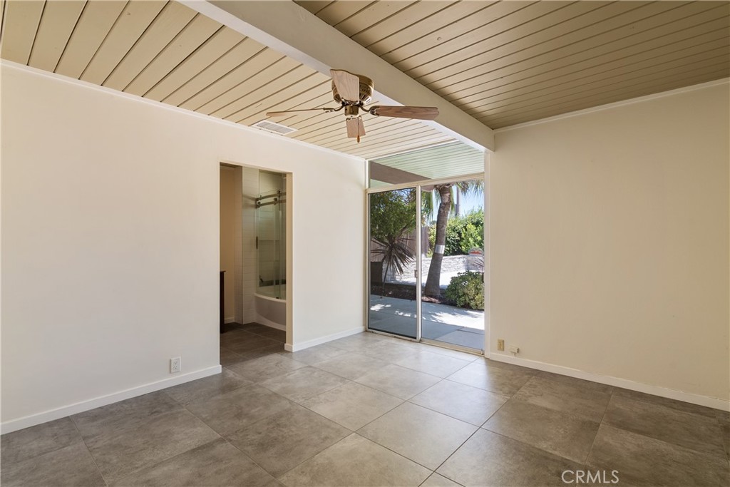 626 E Palmdale