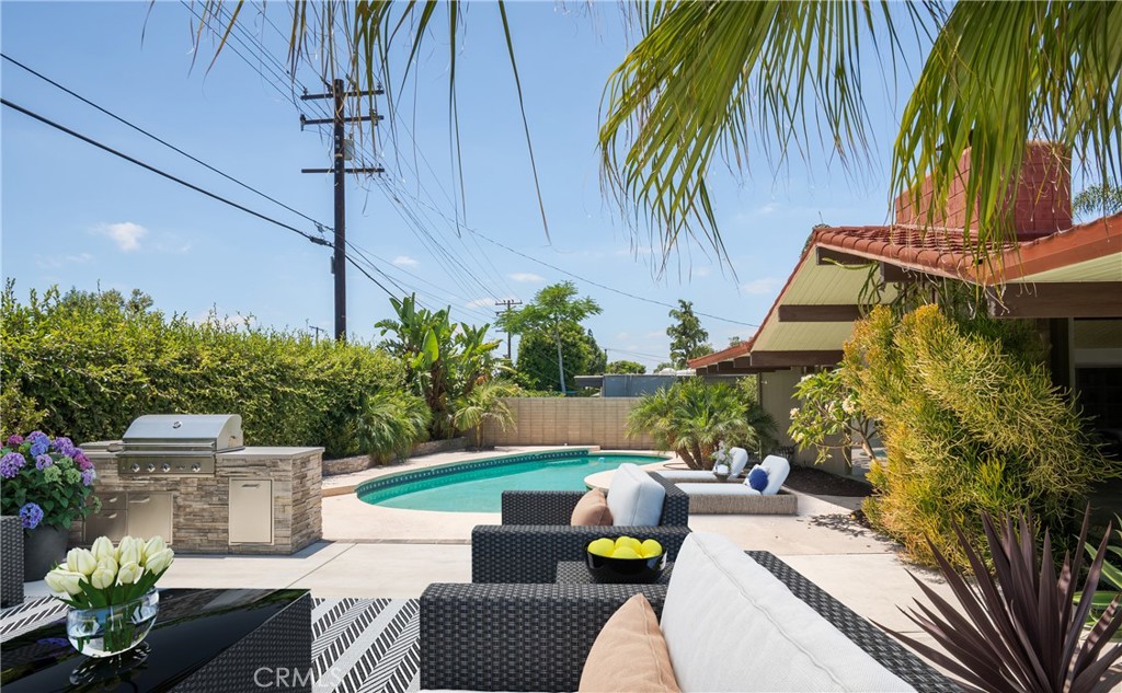 626 E Palmdale