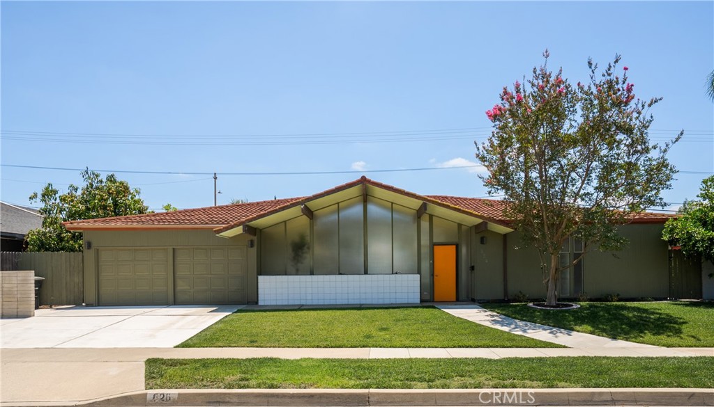 626 E Palmdale