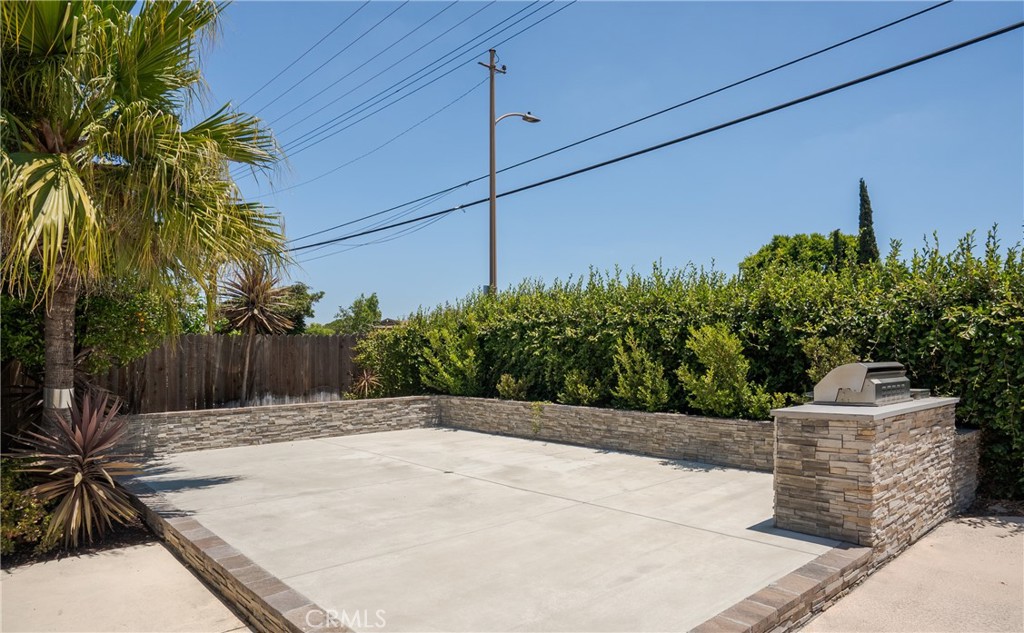 626 E Palmdale