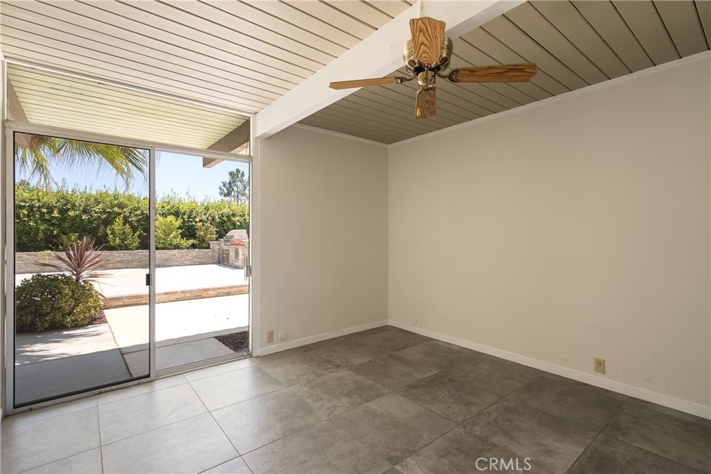 626 E Palmdale