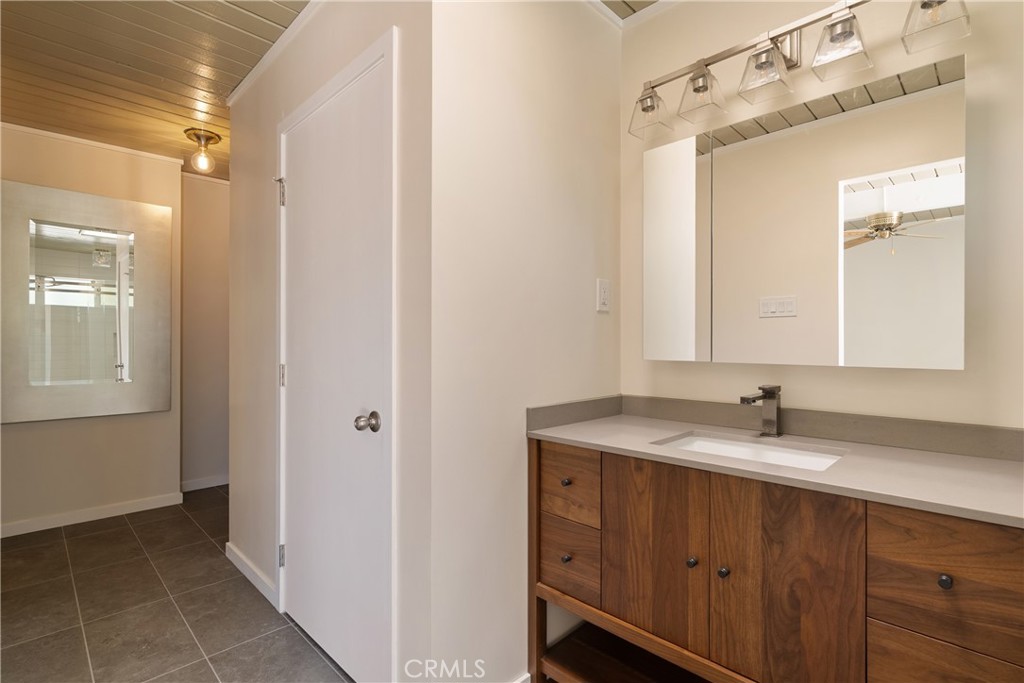 626 E Palmdale