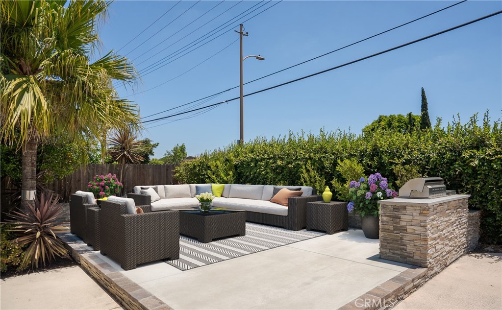 626 E Palmdale