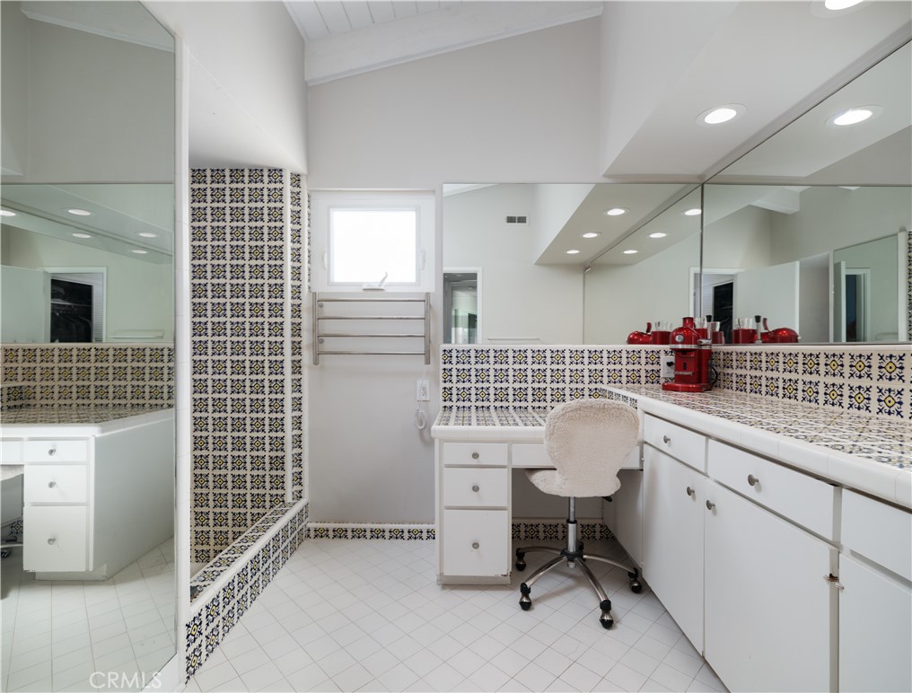 758 Barracuda Way