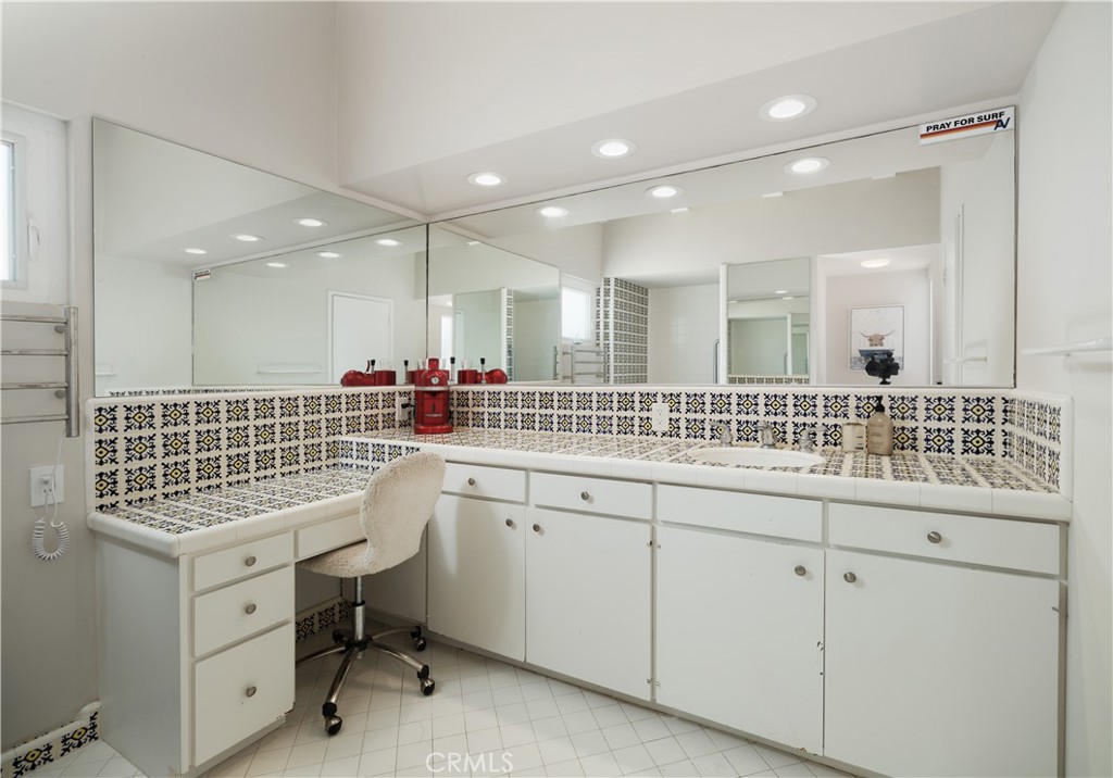 758 Barracuda Way