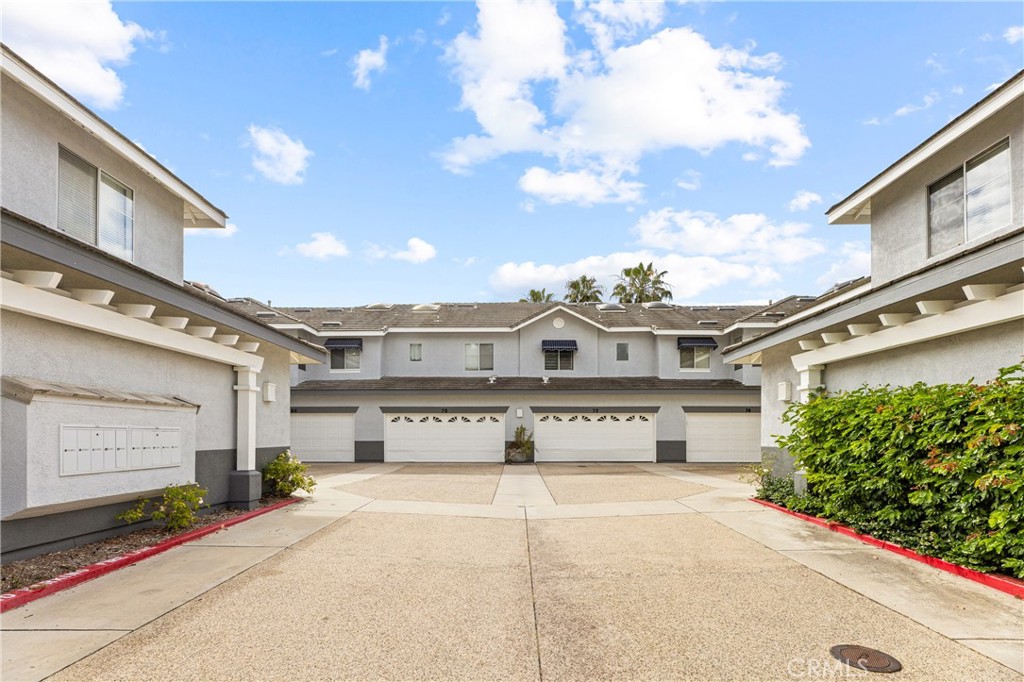 70 Breakers Lane