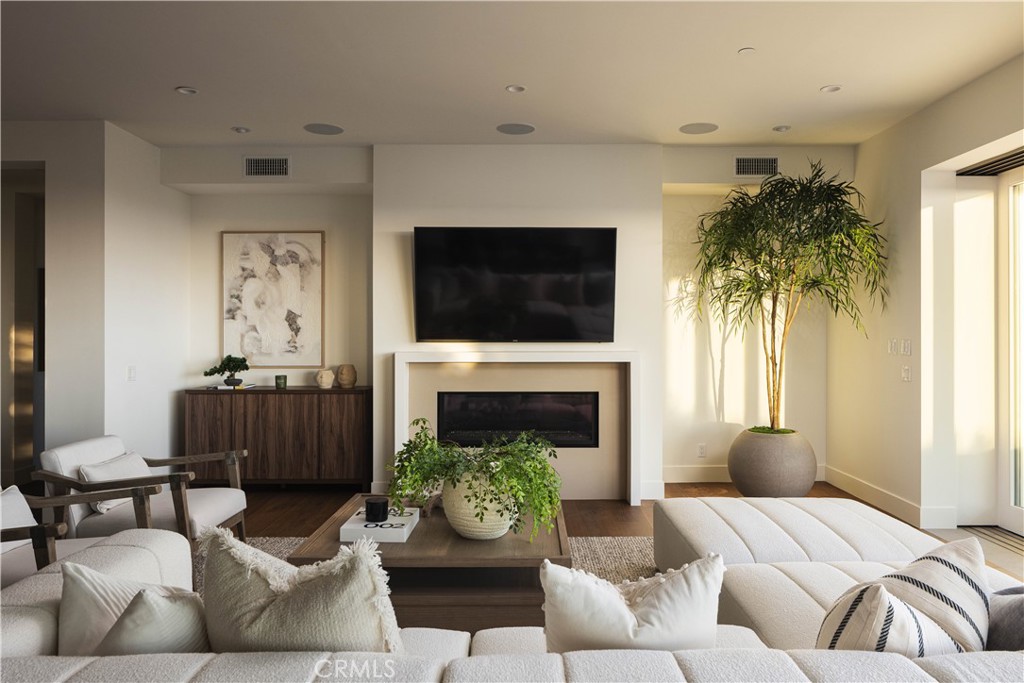 448 Serra Drive