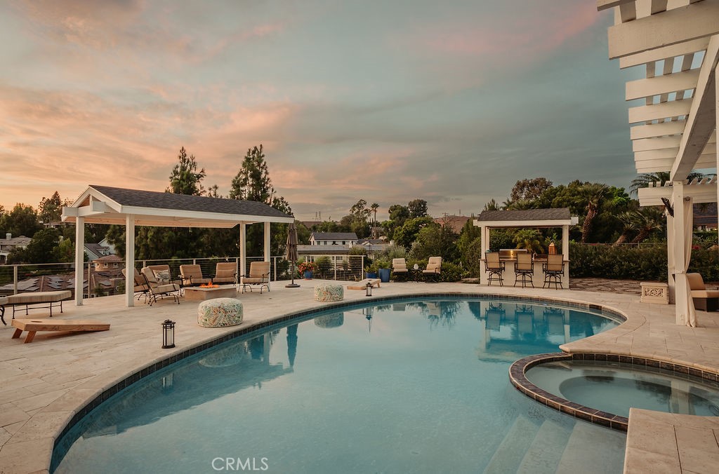 9781 Crestview Circle