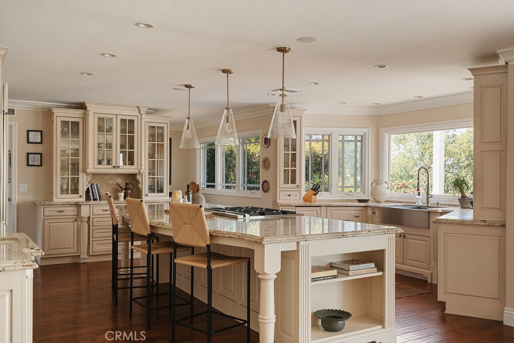 9781 Crestview Circle
