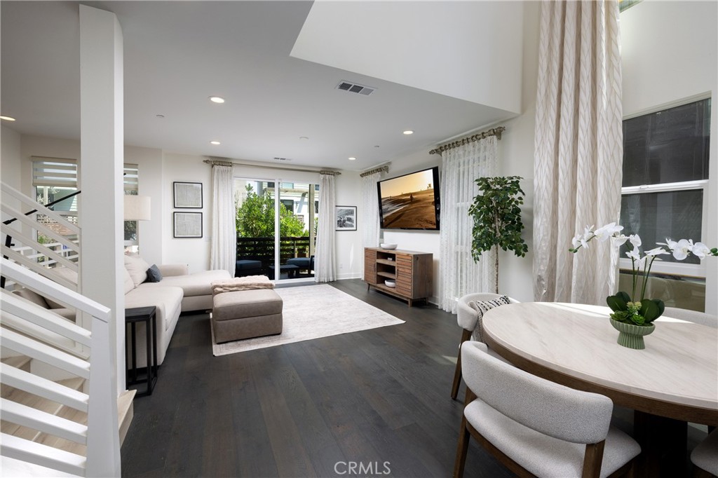 1675 Grand View